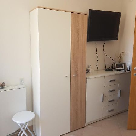 Small Studio Mali Losinj Bagian luar foto