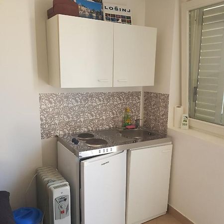 Small Studio Mali Losinj Bagian luar foto