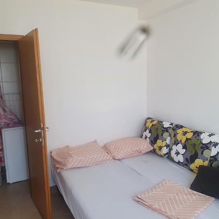 Small Studio Mali Losinj Bagian luar foto