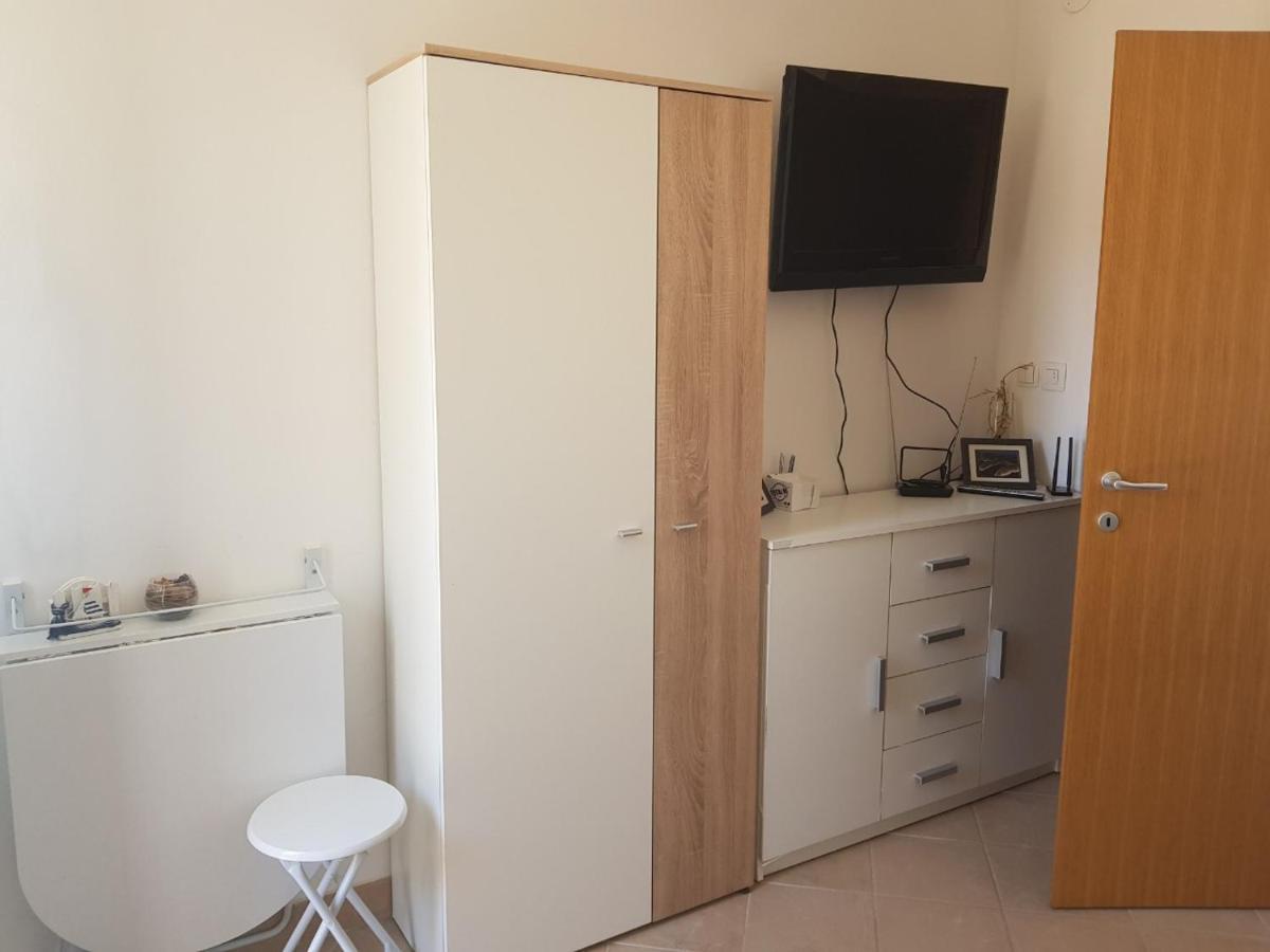 Small Studio Mali Losinj Bagian luar foto