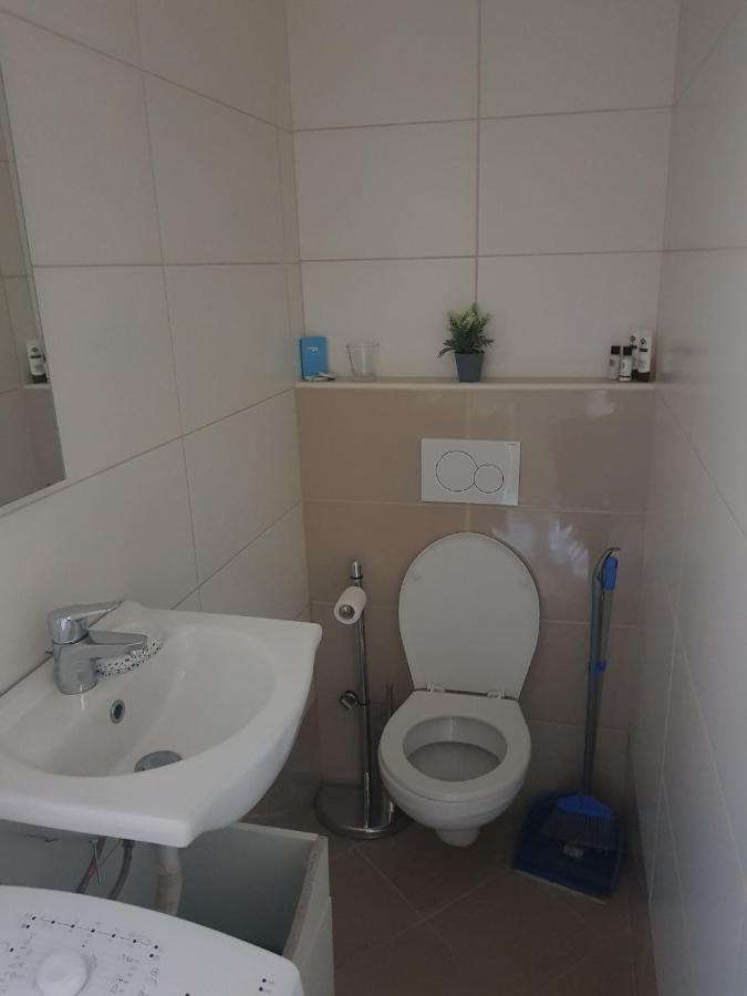 Small Studio Mali Losinj Bagian luar foto